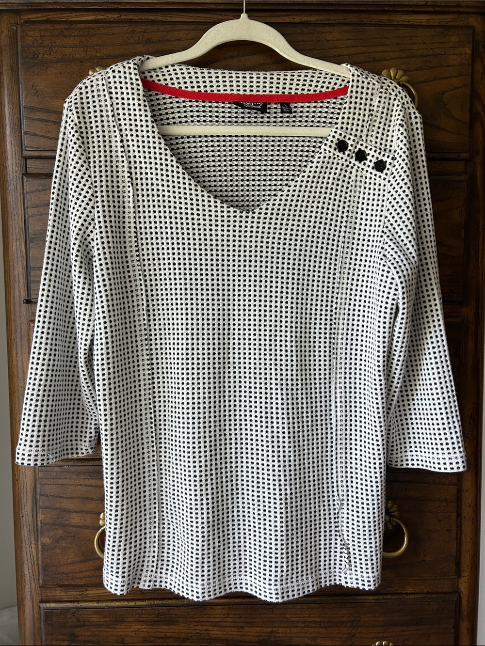 Onque Casuals Black & White V-Neck Top, 3/4 Sleeves, Button Accents, Size L